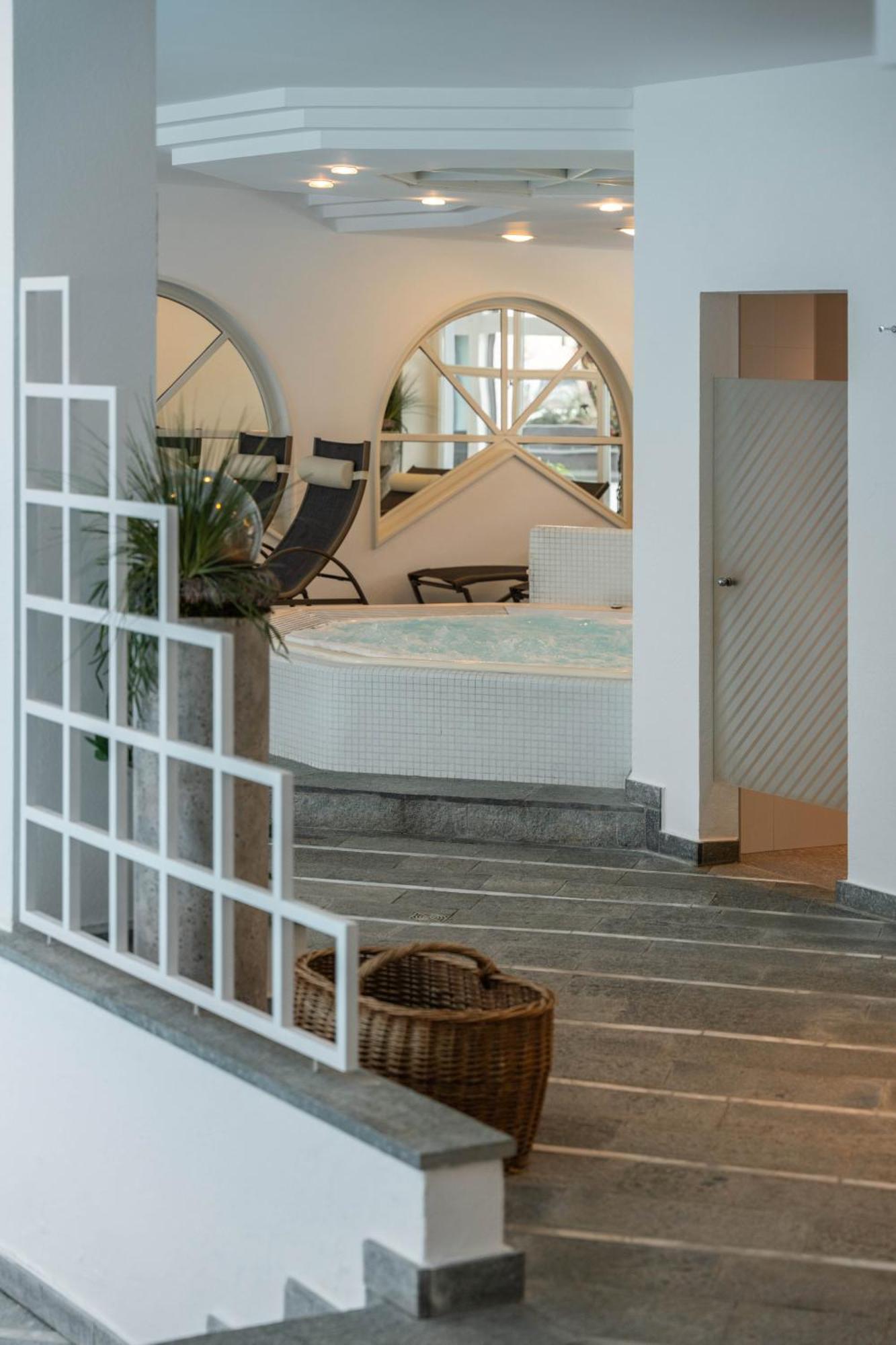 Ferien & Wellnesshotel Windschar Брунико Экстерьер фото